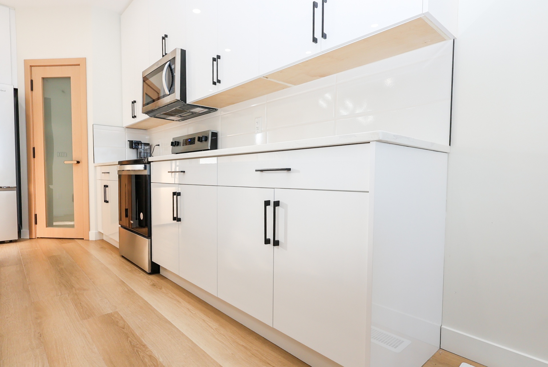 1615 Richardson Road #175 — kitchen and living area
